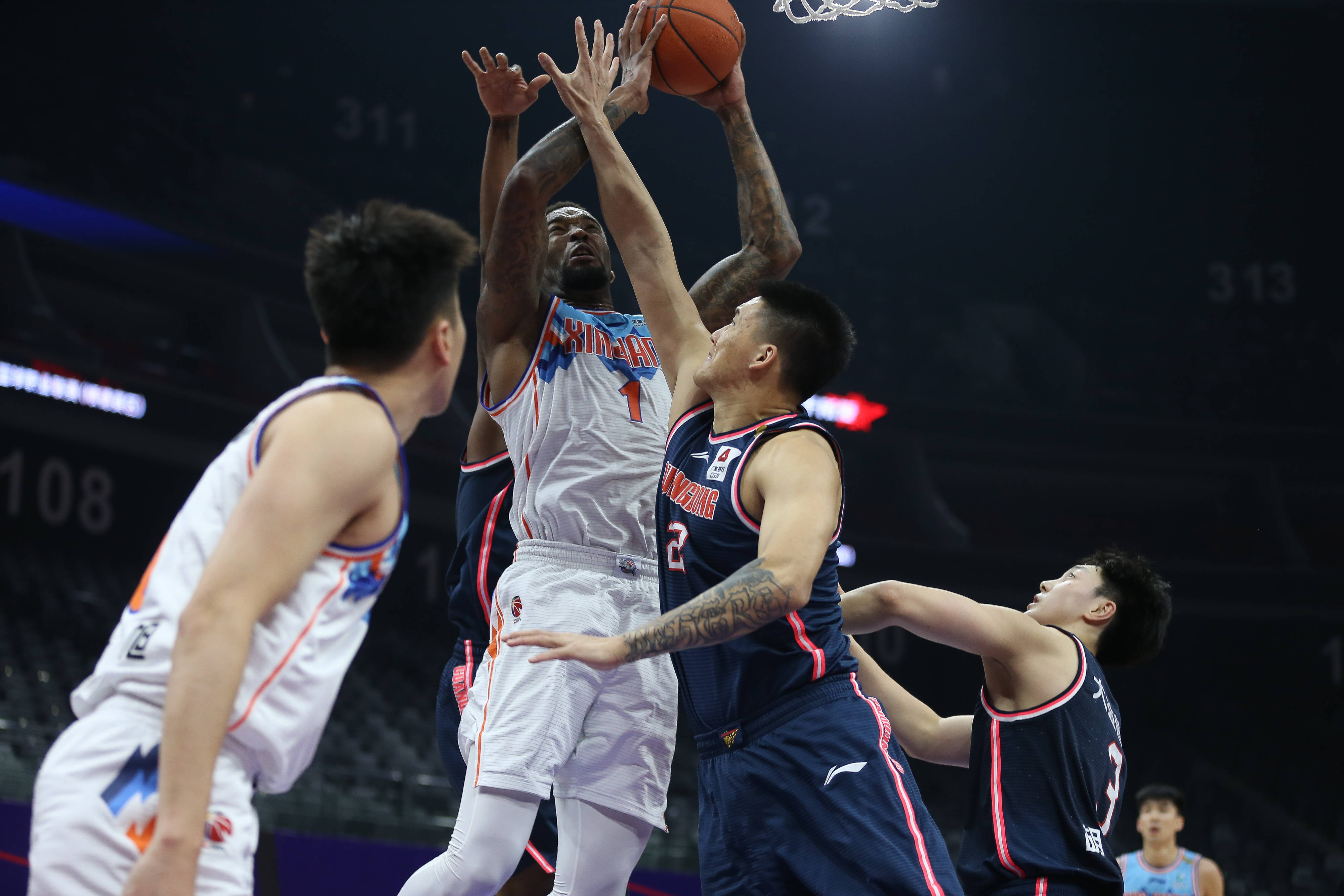 包含Karsa爆冷击败巴塞罗那，问鼎冠军引爆全场！的词条