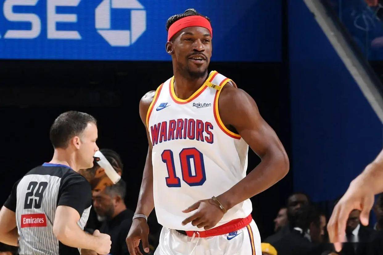 巴特勒在雄鹿比赛中战术调整,赛事规则更新引发热议! 巴特勒在雄鹿比赛中战术调整,赛事规则更新引发热议!